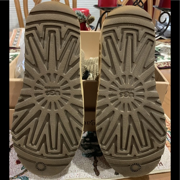 Ugg Classic Tan Cardy Boots - Picture 8 of 8
